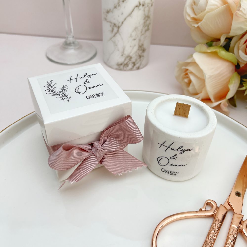 Kutulu Beton Hediyelik Mum, Pudra Kurdeleli