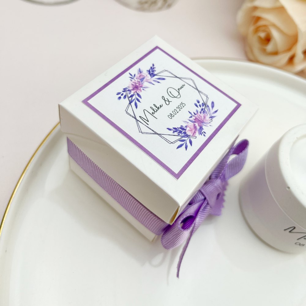 Kutulu Beton Hediyelik Mum, Lila Kurdeleli